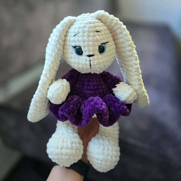 Horgolt lila kisruhás nyuszi amigurumi