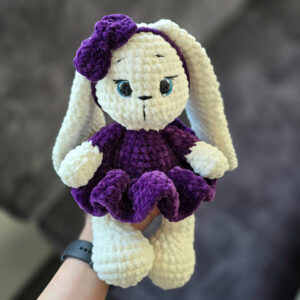 Horgolt lila kisruhás nyuszi amigurumi