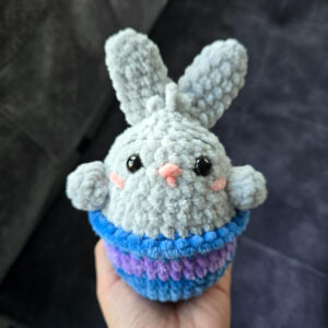 Horgolt nyuszi húsvéti tojásban amigurumi