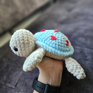 Horgolt szívecskés teknős kék amigurumi