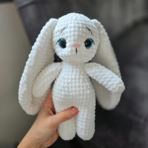 Horgolt fehér nyuszi amigurumi (közepes)