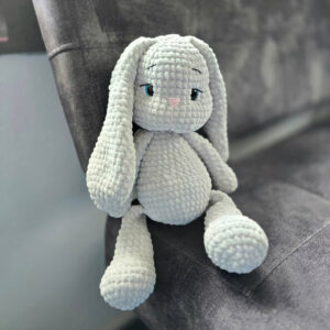 Horgolt világosszürke nyuszi amigurumi