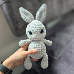 Horgolt álló fülű nyuszi amigurumi (szürke)