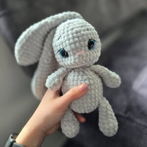 Horgolt lógófülű nyuszi amigurumi (szürke)