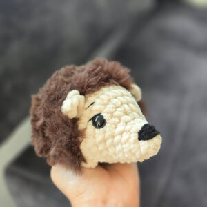 Horgolt kis süni amigurumi