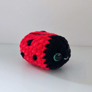 Horgolt mini katica (csillogó zöld szemekkel)