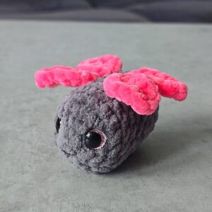 Horgolt mini pillangó (pink, csillogó szemekkel)